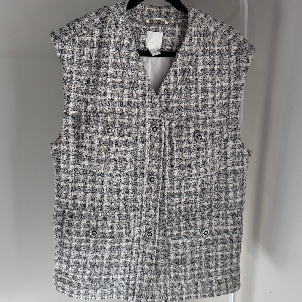 H&M Textured Waved Vest - Picture 2 of 11
